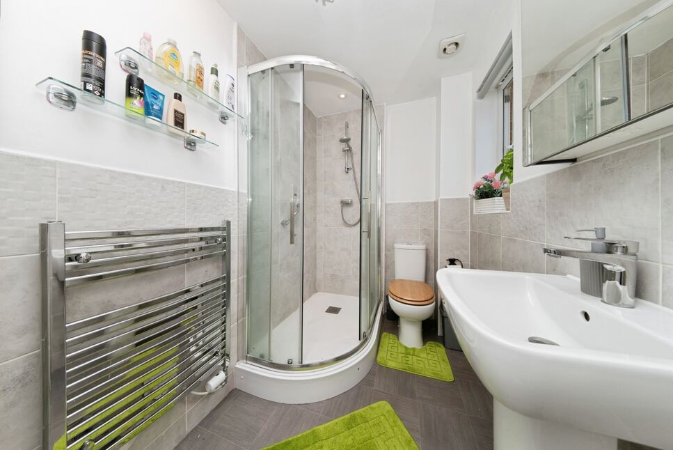 En-Suite Bathroom