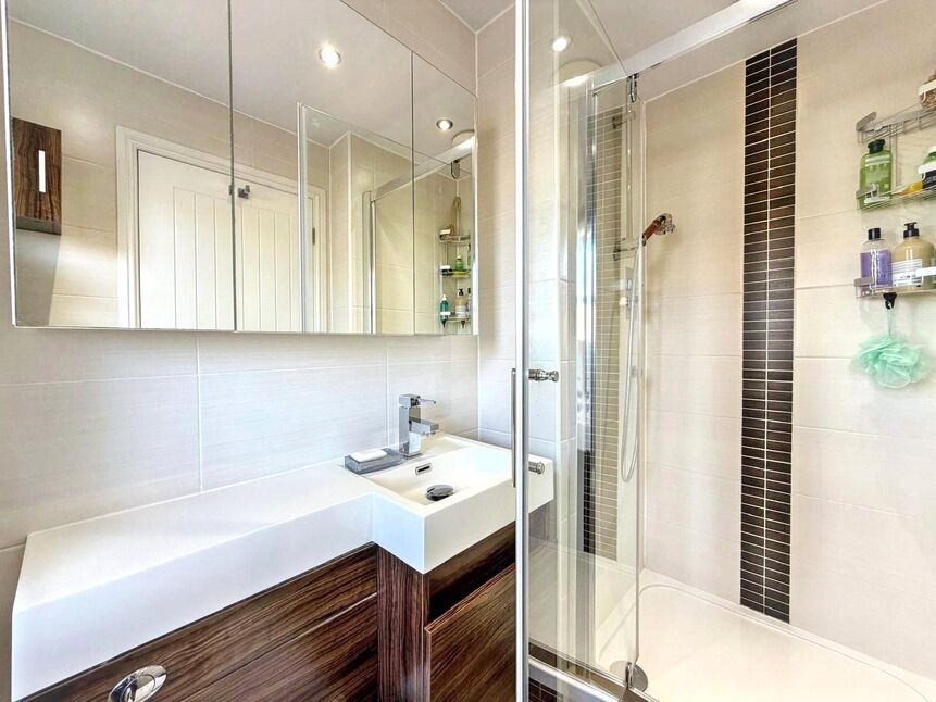 En-Suite Bathroom