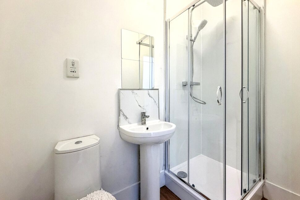 En-Suite Bathroom