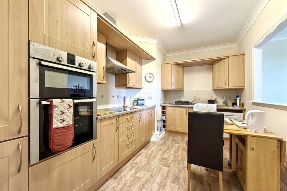 Kitchen / Dining Area