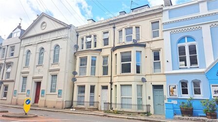 South Terrace, 1 bedroom Flat to rent, &pound;775 pcm