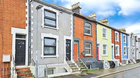 3 bedroom Mid Terrace House to rent