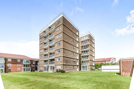 Sutton Place, 2 bedroom  Flat to rent, £1,250 pcm