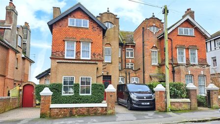 St. Matthews Gardens, 2 bedroom  Flat to rent, £950 pcm