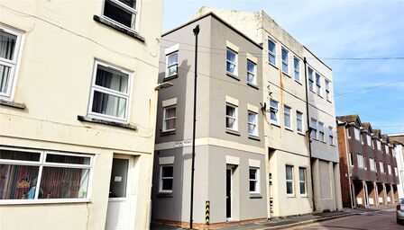 2 bedroom Mid Terrace House to rent