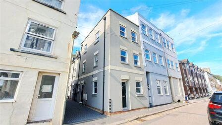 Caves Road, 2 bedroom Mid Terrace House to rent, &pound;1,150 pcm