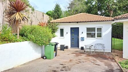 Downs Road, 2 bedroom Detached House to rent, &pound;1,150 pcm