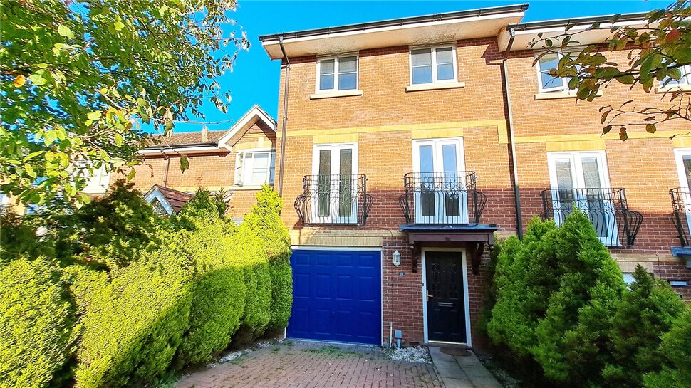 Main image of 4 bedroom Mid Terrace House to rent, Etchingham Drive, St. Leonards-on-Sea, East Sussex, TN38
