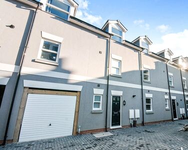 2 bedroom Mid Terrace House to rent