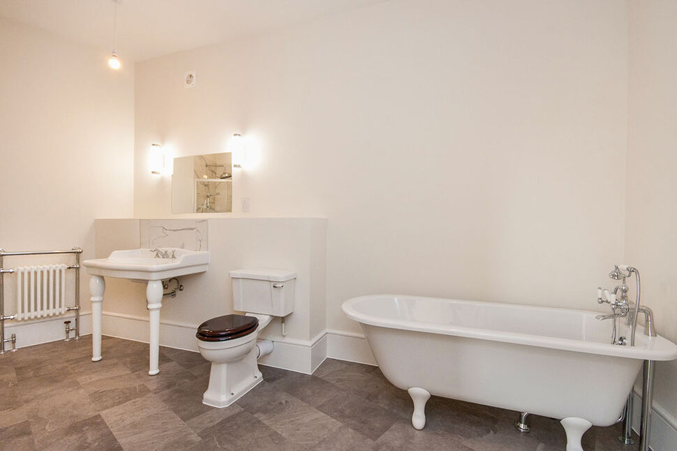 En-Suite Bathroom / Shower Room