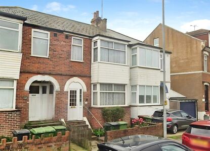 Bexhill Road, 3 bedroom Mid Terrace House for sale, &pound;200,000