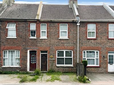 The Ridge, 2 bedroom Mid Terrace House for sale, £225,000