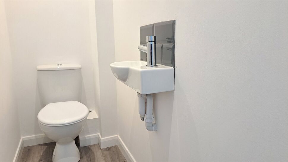 Cloakroom / Wc