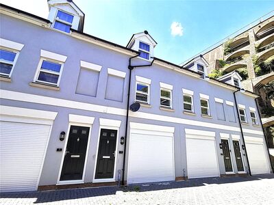 2 bedroom Mid Terrace House to rent