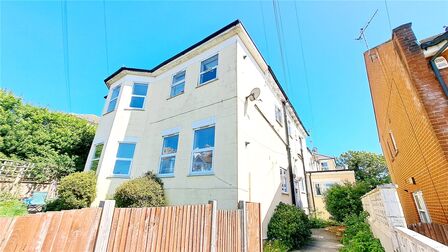 Ashburnham Road, 2 bedroom  Flat to rent, £1,000 pcm