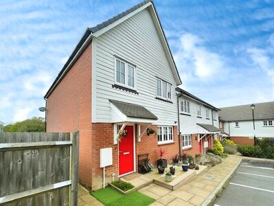 Woodlands Way, 4 bedroom End Terrace House for sale, £375,000