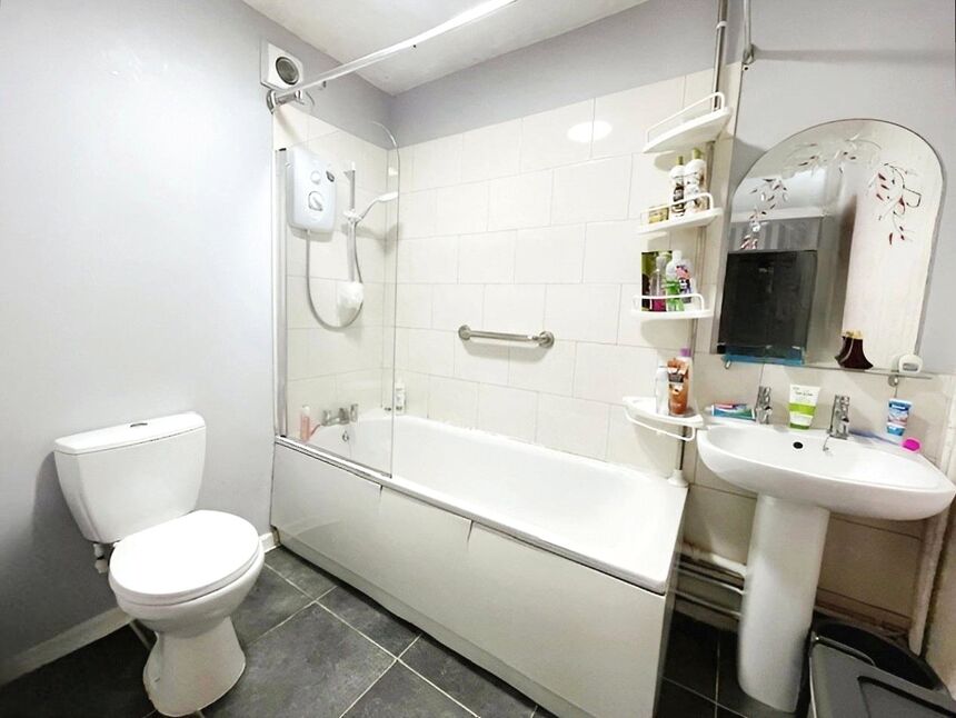 2 bedroom Flat for sale, Mount Pleasant Road, Hastings, TN34 £85,000