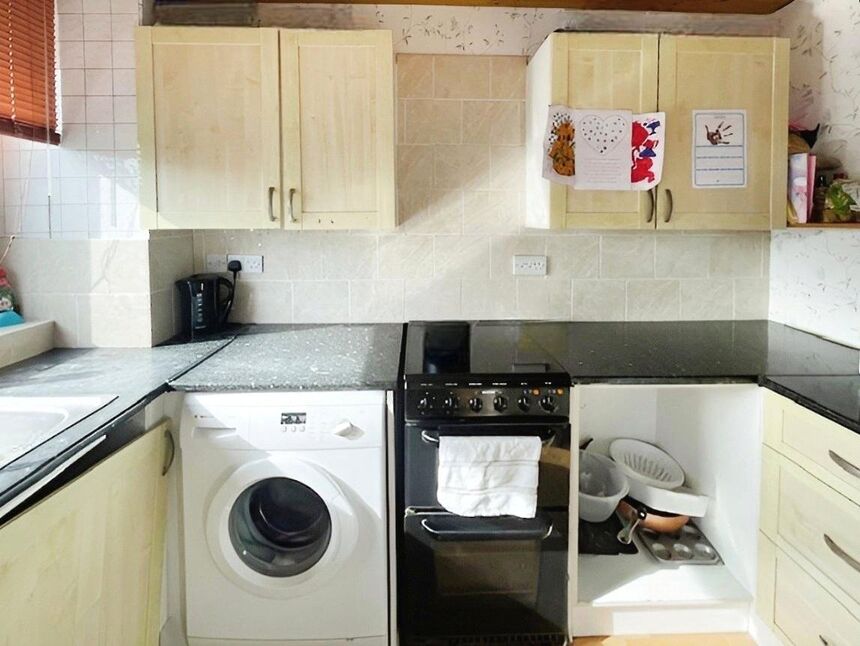 2 bedroom Flat for sale, Mount Pleasant Road, Hastings, TN34 £85,000