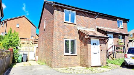 Longacre Close, 2 bedroom Semi Detached House to rent, £1,250 pcm