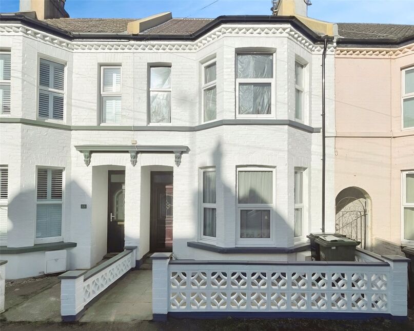 3 bedroom Mid Terrace House for sale