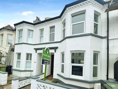 3 bedroom Mid Terrace House for sale