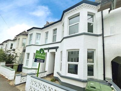 3 bedroom Mid Terrace House for sale