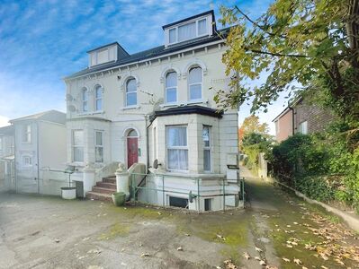 Battle Road, 3 bedroom  Flat for sale, £125,000