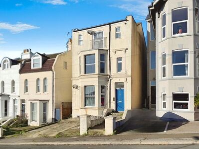 2 bedroom Detached Flat for sale