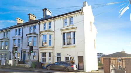 3 bedroom Flat to rent