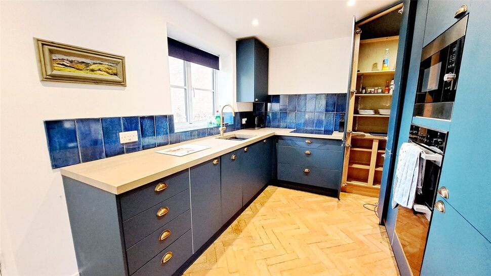 Kitchen / Dining area
