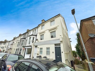 Hughenden Road, 2 bedroom  Flat for sale, £130,000