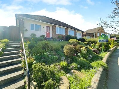 Park Avenue, 2 bedroom Semi Detached Bungalow for sale, £325,000