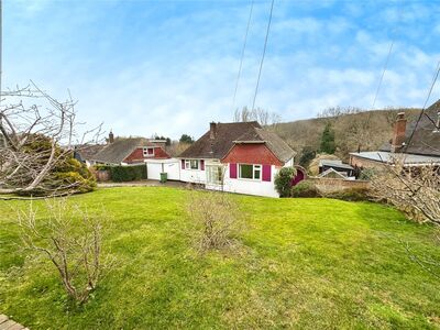 Farley Way, 2 bedroom Detached Bungalow for sale, £475,000