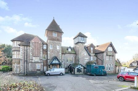 The Ridge, 2 bedroom  Flat for sale, £130,000