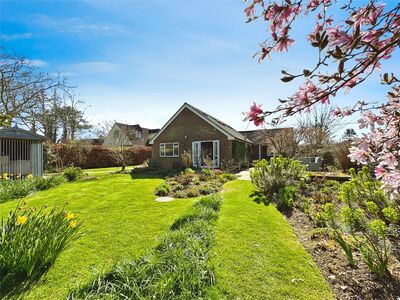 Butchers Lane, 5 bedroom Detached Bungalow for sale, £575,000