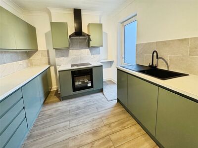 3 bedroom Mid Terrace House for sale