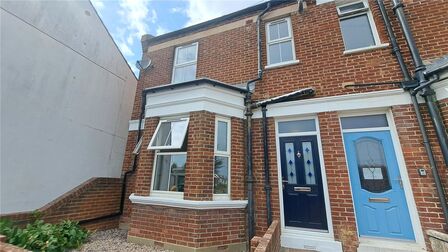 3 bedroom End Terrace House to rent