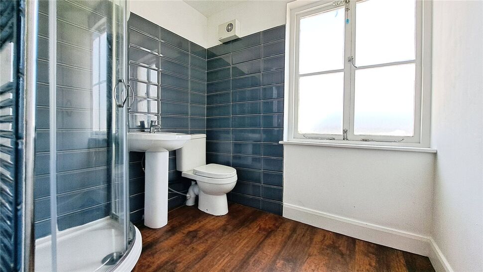 Shower Room / Wc
