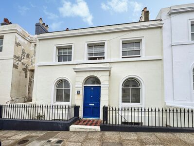 East Ascent, 3 bedroom Mid Terrace House for sale, &pound;700,000
