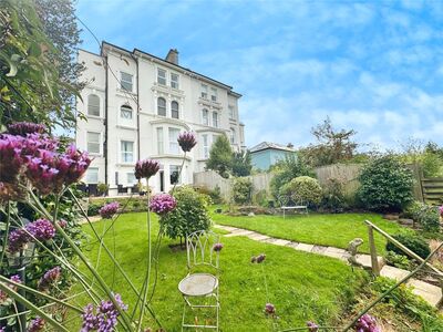 3 bedroom Flat for sale