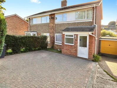 Freshwater Avenue, 3 bedroom Semi Detached House to rent, £1,400 pcm