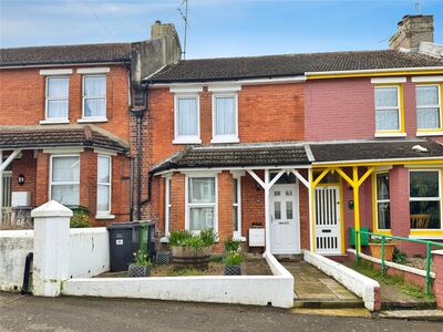3 bedroom Mid Terrace House for sale