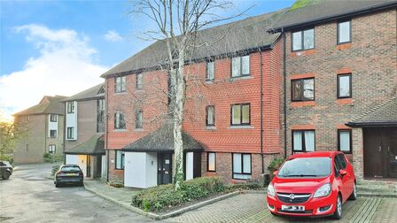 Woodhams Close, 2 bedroom  Flat to rent, £1,050 pcm