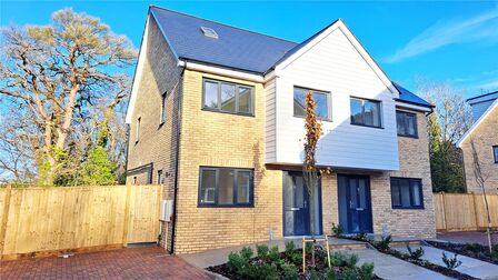 Stanislas Place, 5 bedroom Semi Detached House to rent, &pound;2,250 pcm