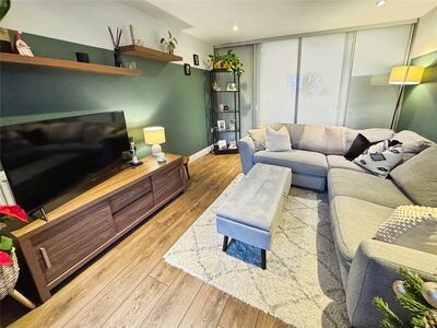 2 bedroom End Terrace House for sale