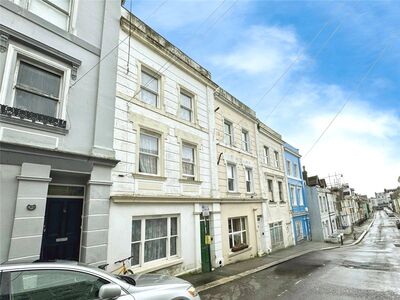 3 bedroom Mid Terrace House for sale