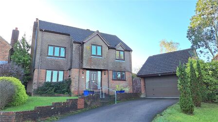 Starrs Mead, 4 bedroom Detached House to rent, &pound;2,000 pcm