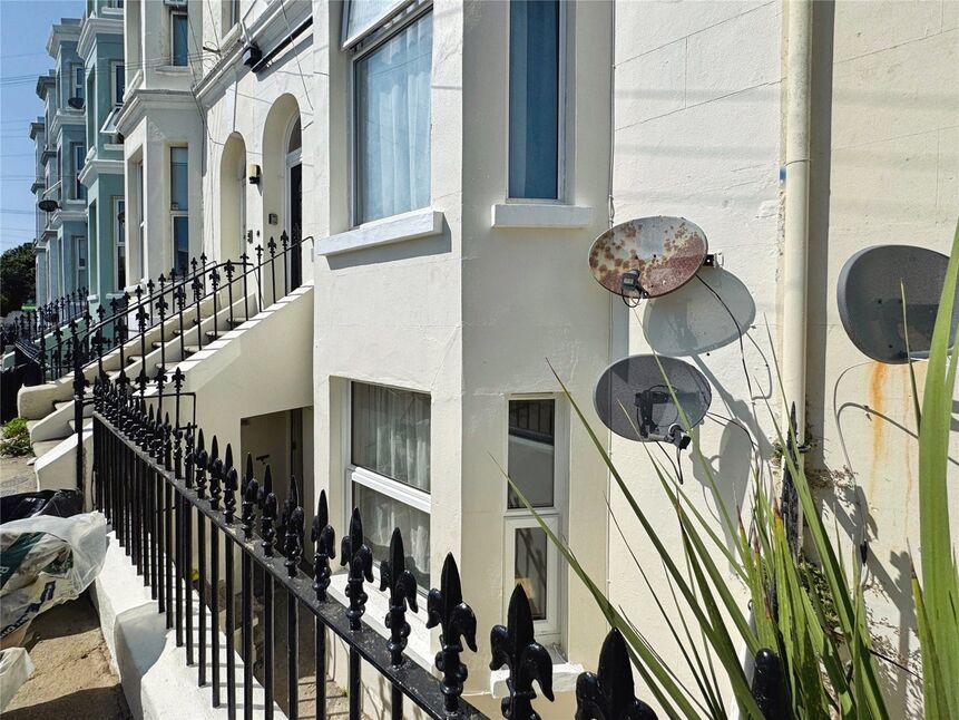 2 bedroom Flat for sale