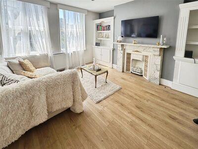 Cornwallis Terrace, 1 bedroom Flat for sale, &pound;160,000