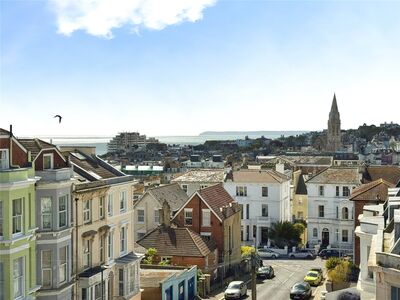 Magdalen Road, 2 bedroom Flat for sale, &pound;180,000